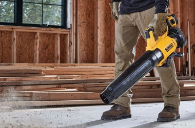 Best DeWalt leaf blower for yard cleanup